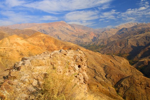 Hory na všechny strany – to je perský Alborz, který odděluje Kaspické moře od Velké solné pouště