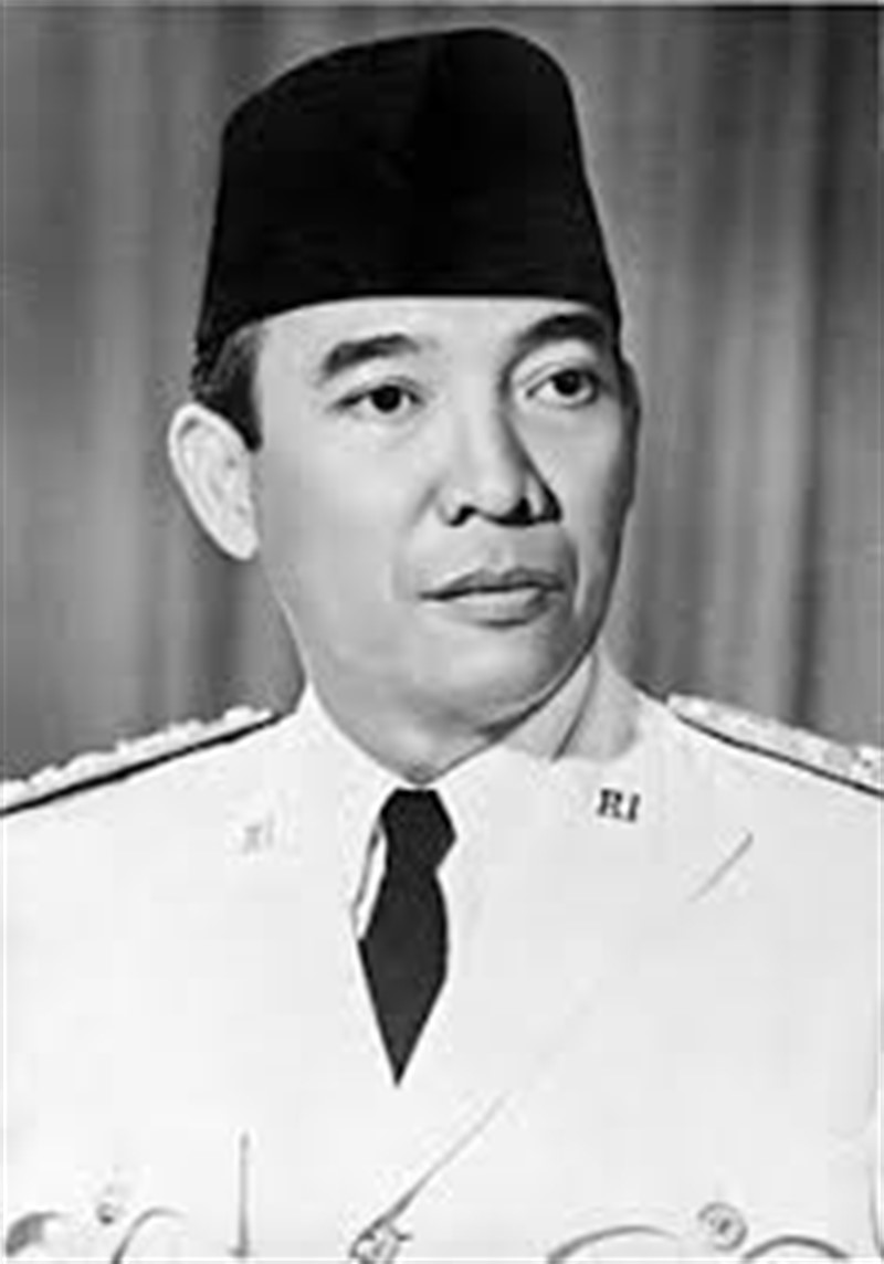 Prezident Sukarno sice během návštěvy v Praze přislíbil pomoc, po vylodění v Medanu však nešlo nic, jak mělo | cs.wikipedia.org