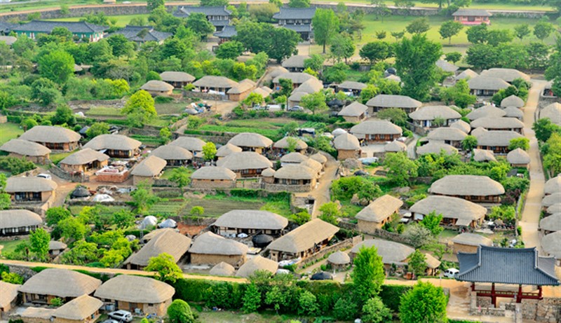 Doškové domy v lidové vesnici u Suncheon Naganeupseong 