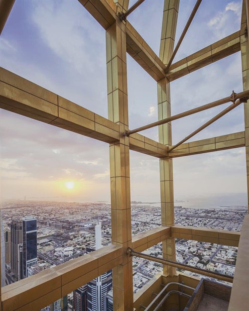 Výhled na Dubaj z vrchních pater hotelu