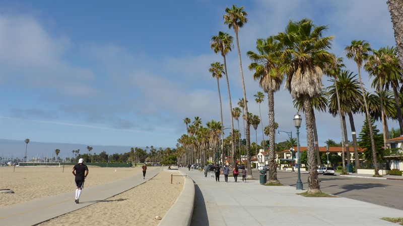 Stejně jako Santa Barbara je i nedaleké Malibu upřednostňovanou adresou hollywoodských hvězd. Zdejší pláže patří k těm nejhezčím