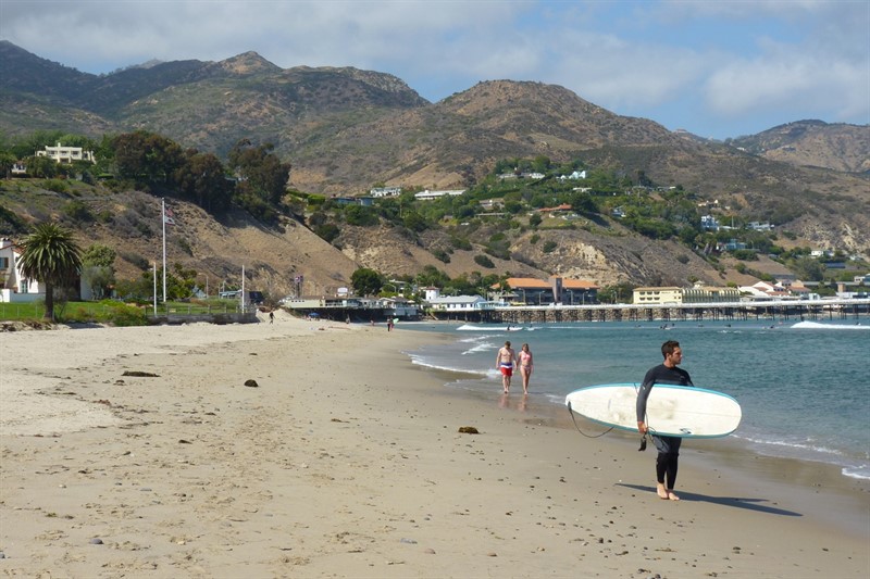 Díky silnému příboji je kalifornské pobřeží zemí zaslíbenou surfařům