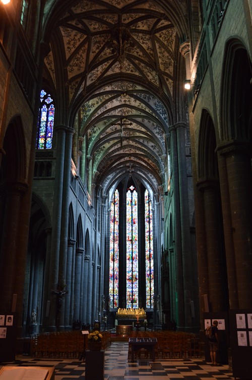 Interiér kostela Notre Dame je krásnou ukázkou gotiky