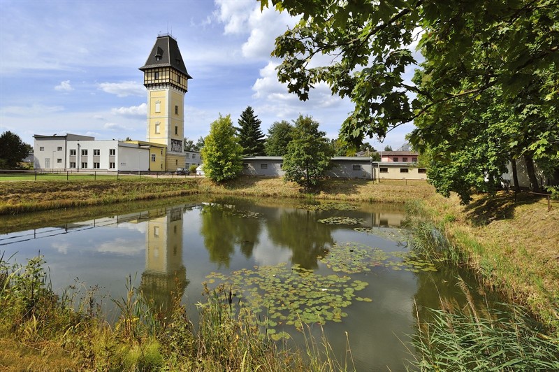 V průběhu 20. století zástavba Českých Budějovic postupně přerostla výškové možnosti Vodárenské věže. Svému účelu přestala sloužit v osmdesátých letech