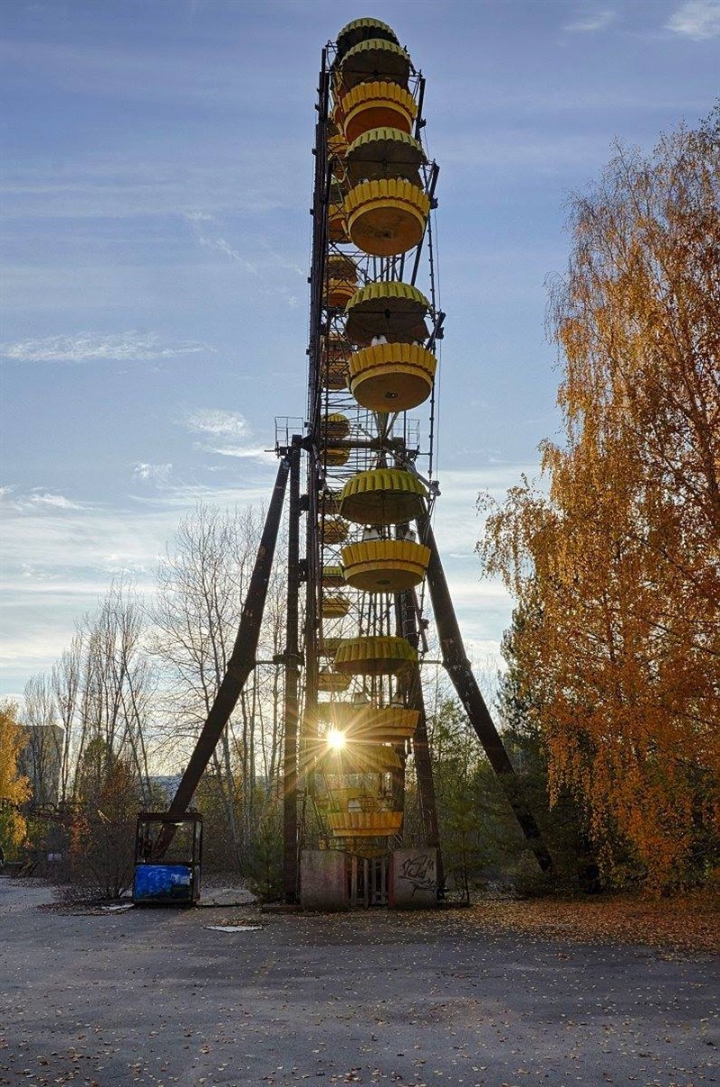 Západ slunce v zábavním parku ve městě Prypjať vyfotil Petr Bezděk. Víte, kde hledat Prypjať a co se tam stalo?