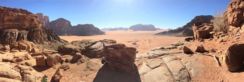 Fotograf jménem Vojtěch Tvor-Vodní Mokrý nám poslal panoramatickoý snímek z pouště Wadi Rum