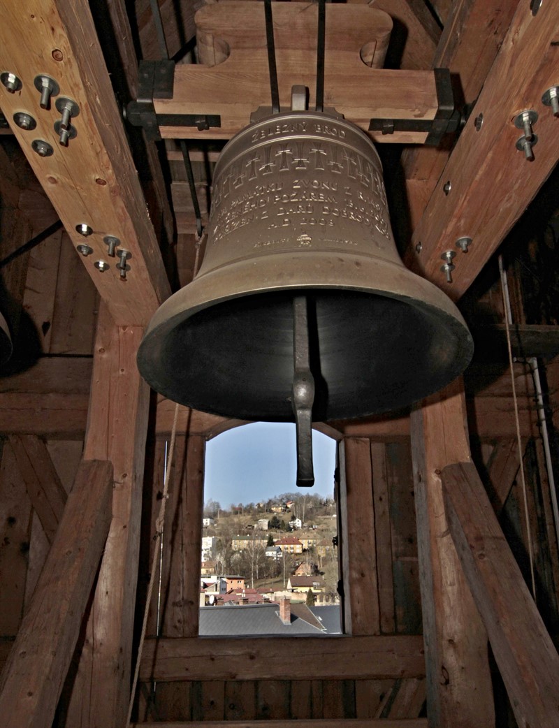 Zvon nad městem v údolí JIzery