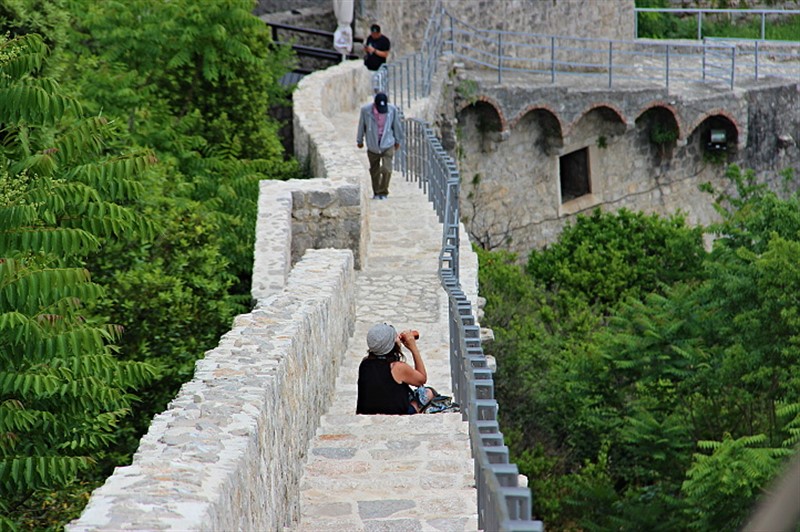 Sedmikilometrové hradby kolem Stonu jsou částečně přístupné a zmůžou nejednoho "turistu"