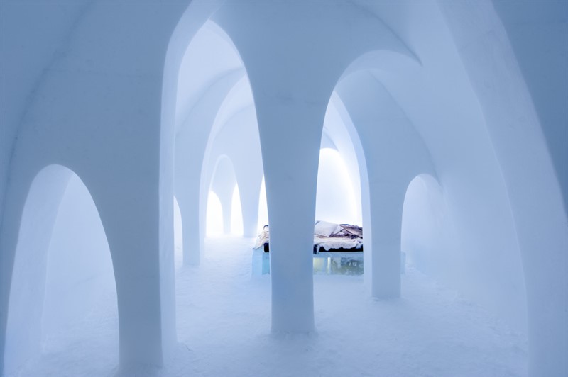Flying Buttress - pokoj navrhli AnnaKatrin Kraus a Hans Aescht jako  propojení gotických ledových pilířů, intimity jeskyně a futuristického vzhledu.