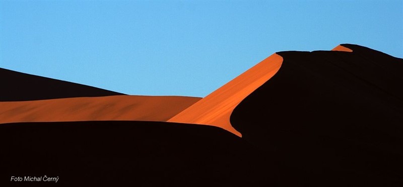 Světla a stíny pouště Namib.