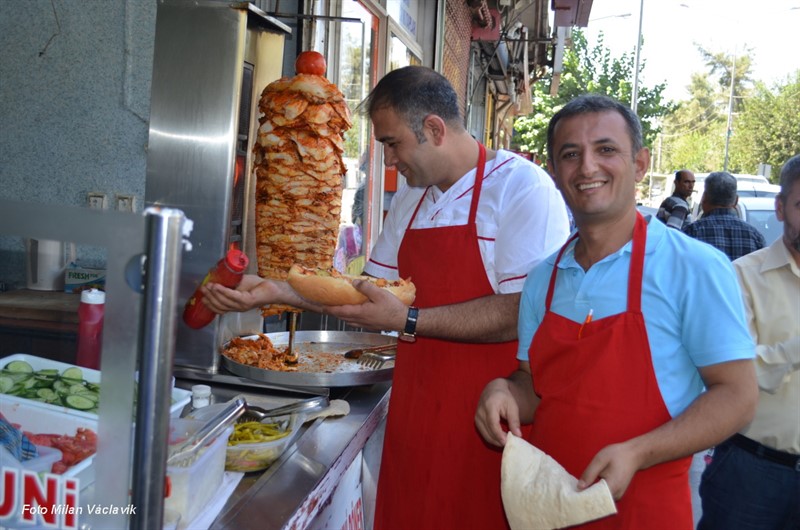 Prodavači kebabů jsou v Turecku v  červeném