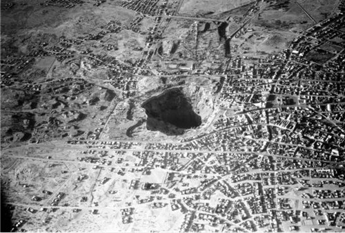 The Big Hole v roce 1937