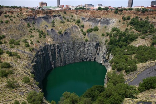 The Big Hole v roce 2008 | http://www.panoramio.com/photo/10787832