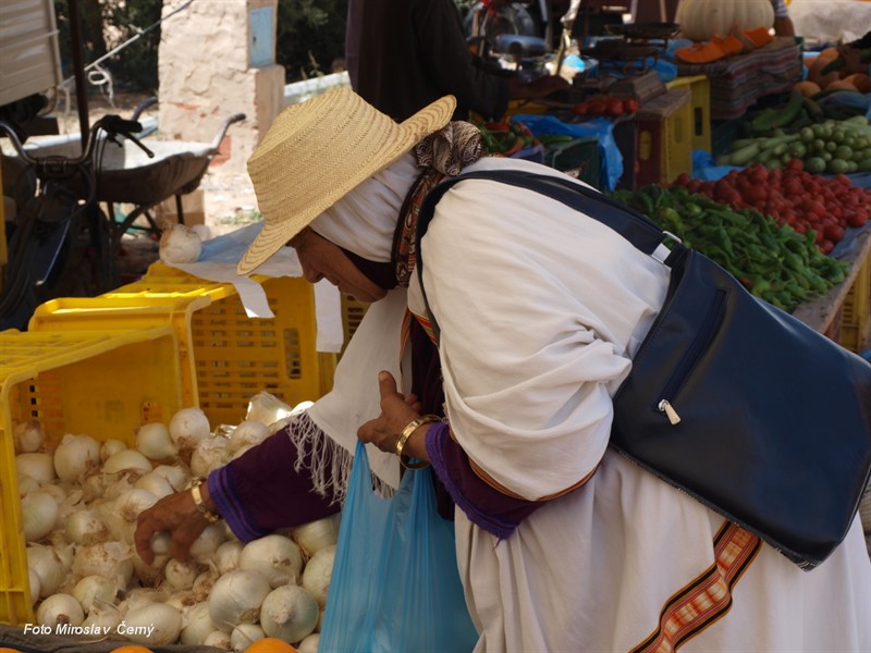 Trh v městečku Mahboubine (Tunisko)