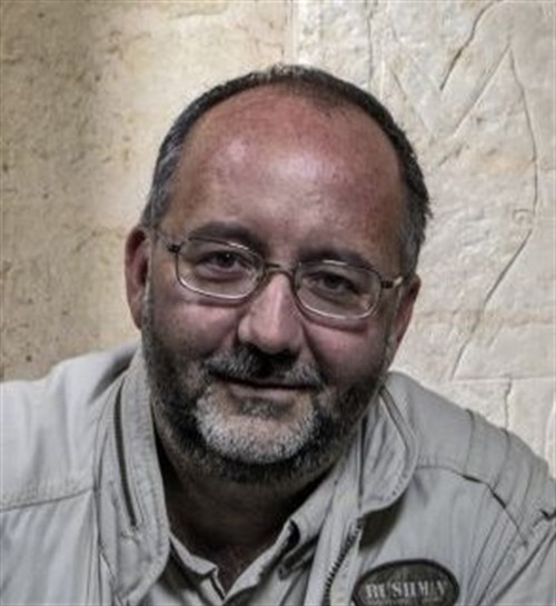 Prof. Mgr. Miroslav Bárta, Dr. je český egyptolog a archeolog. Od roku 2011 vede výzkum archeologické lokality Abúsír. Od roku 2013 je ředitelem Českého egyptologického ústavu.