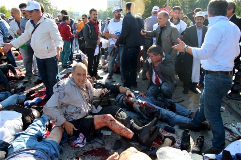 Zranění lidé na demonstraci v Ankaře, říjen 2015.  Zdroj: www.themalaymailonline.com