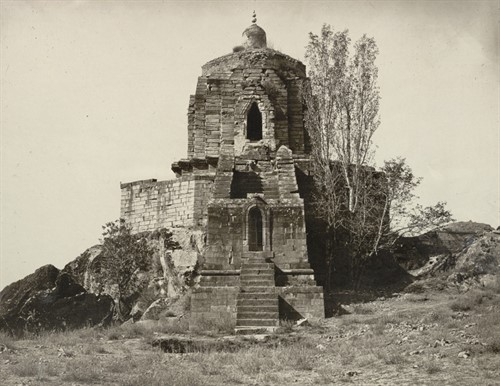 Šivův chrám na vrchu Šánkaráčárja v devatenáctém století. | www.wikimedia.org