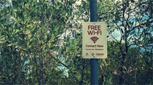 Ovšem je otázka, na kolik se poslání daří plnit. Bez internetu ani ránu. | http://www.parksaustralia.gov.au/kakadu