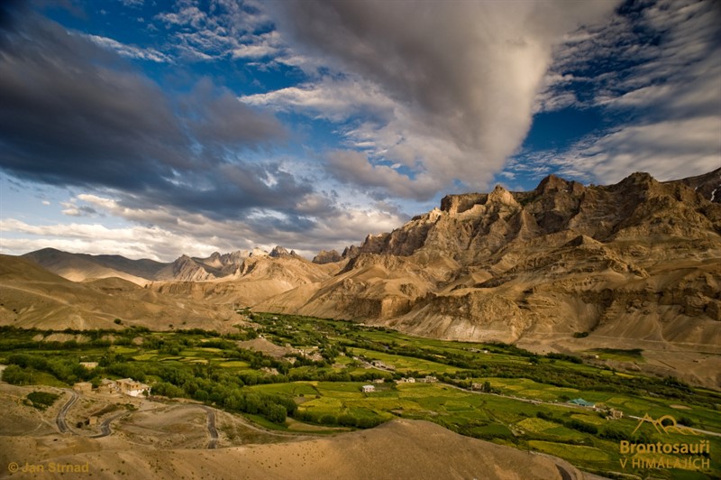 Údolí vesnice Mulbehk v severoindickém Ladakhu.
