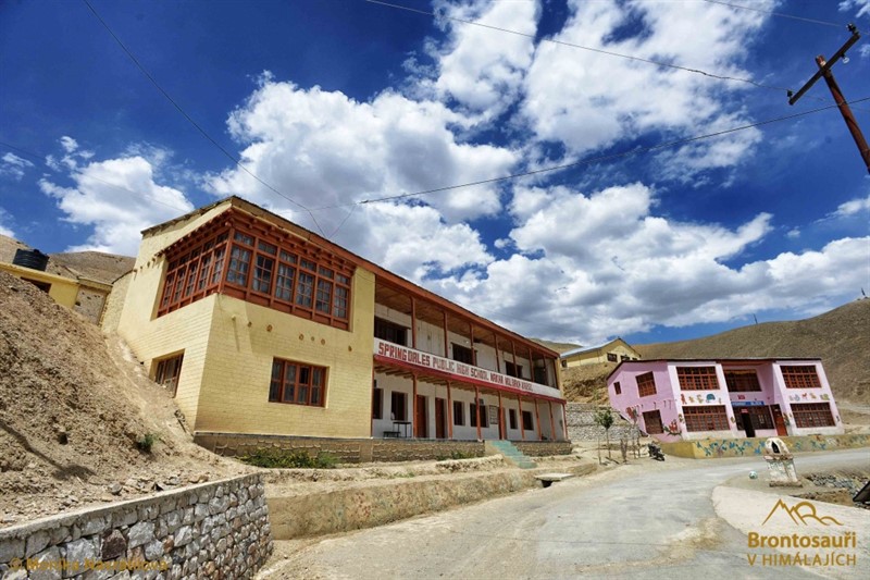 Novostavba školy v Mulbekhu.