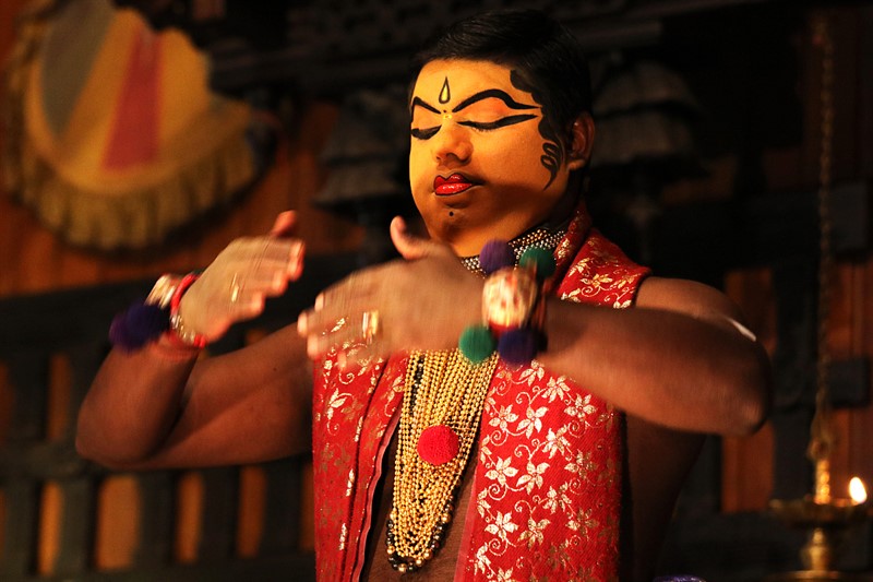 Kathakali je tancem složeným z desítek přesných výrazových gest.