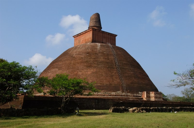 Buddhistická pagoda, neboli po "srílansku" dagoba (Foto CK SEN)