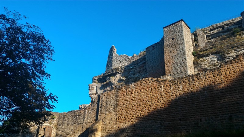 Maginotova linie středověku - ruiny šlechtických hradů