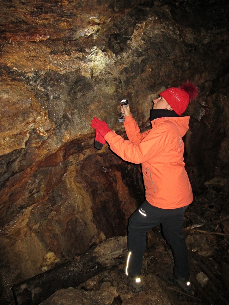 Hrát si v poměrném bezpečí na jeskyňáře či horníka má svůj půvab (foto Otto Kučera)