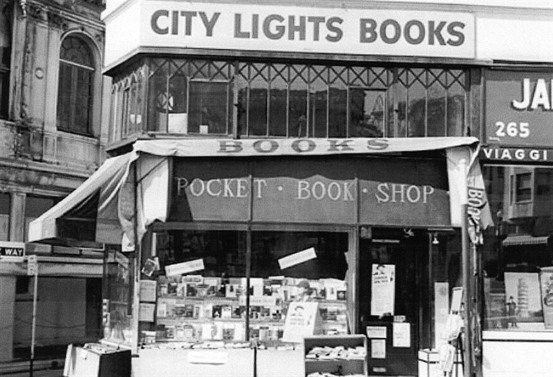 Slavné beatnické knihkupectví City Lights Bookstore v roce 1950
