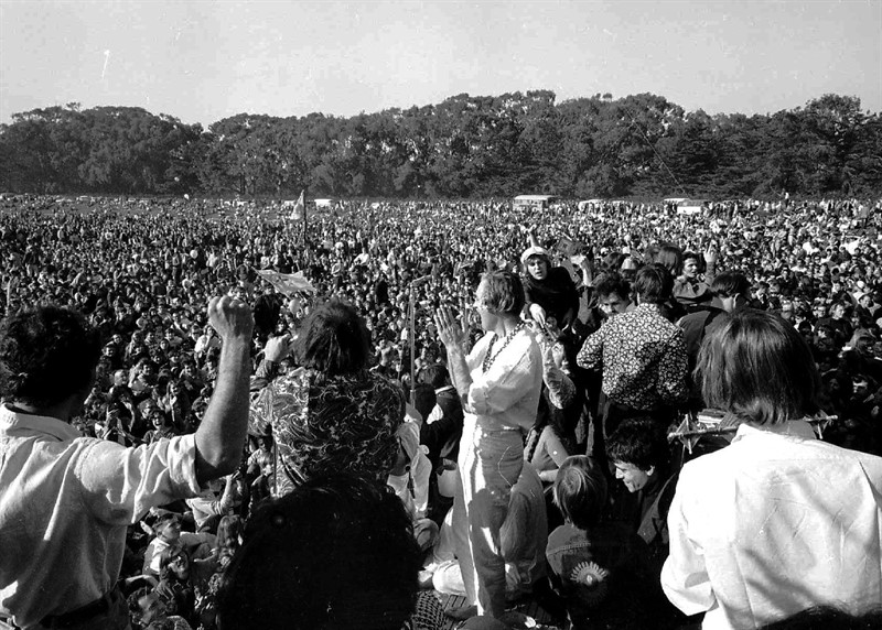 Timothy Leary, psycholog a popularizátor LSD, na festivalu Human Be-In 