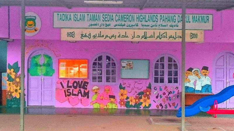  Islámské graffity na škole v Taman Ratě nepůsobí nijak extremisticky. Konečně, tohle je muslimská země