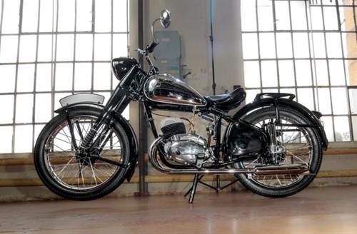Strakonický motocykl ČZ 150 C z padesátých let