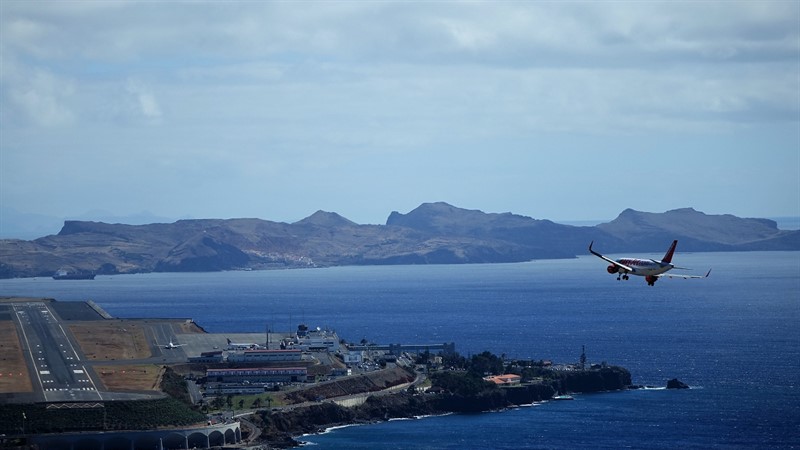 Nejeden ostřílený pasažér i zkušeny pilot si při náletu na Madeiru stírá z čela kapku potu