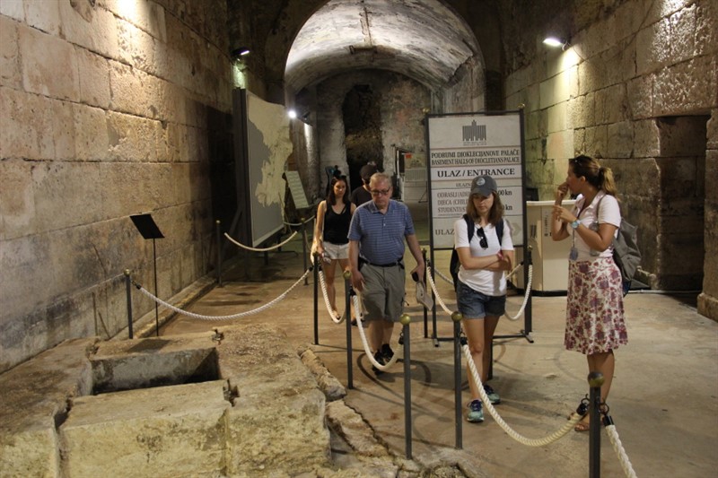Vítejte v podzemním obraze Diokleciánova paláce
