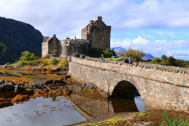Kdysi po tomto mostě jel pyšně na svou smrt-nesmrt nezničitelný Highlander, dnes se tu měkce kolébají obtloustlí turisté