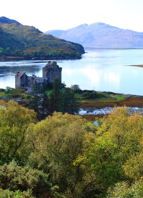 Dva ze symbolů Skotska, tak jak je zná celý svět: Eilean Donan castle...